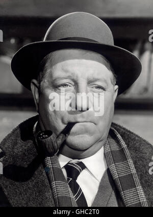 KOMMISSAR MAIGRET STELLT EINE FALLE Maigret neigen un Piege Frankreich/Italien 1957 Jean Delannoy JEAN GABIN (Inspector Maigret) Regie: Jean Delannoy aka. Maigret neigen un piege Stockfoto