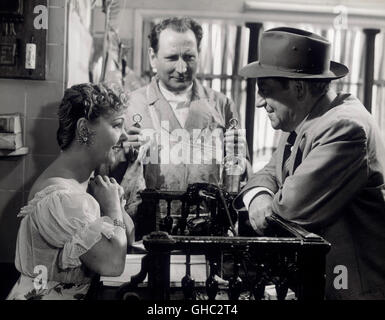 KOMMISSAR MAIGRET STELLT EINE FALLE Maigret neigen un Piege Frankreich/Italien 1957 Jean Delannoy PAULETTE DUBOST (Mauricette Barberot), JACQUES HILLING (Metzger), JEAN GABIN (Inspector Maigret) Regie: Jean Delannoy aka. Maigret neigen un piege Stockfoto