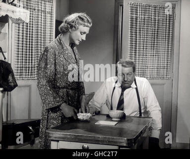 KOMMISSAR MAIGRET STELLT EINE FALLE Maigret neigen un Piege Frankreich/Italien 1957 Jean Delannoy JEANNE BOITELGROßER (Madame Maigret), JEAN GABIN (Inspector Maigret) Regie: Jean Delannoy aka. Maigret neigen un piege Stockfoto