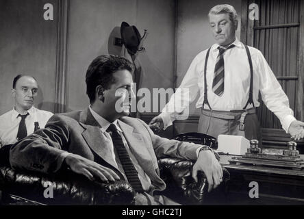 KOMMISSAR MAIGRET STELLT EINE FALLE Maigret neigen un Piege Frankreich/Italien 1957 Jean Delannoy JEAN DESAILLY (Marcel Maurin), JEAN GABIN (Inspector Maigret) Regie: Jean Delannoy aka. Maigret neigen un piege Stockfoto