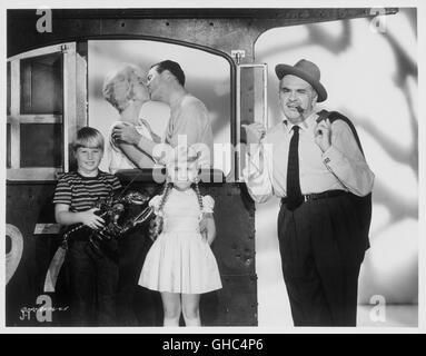 IT HAPPENED TO JANE USA 1959 Richard Quine Jane Osgood (DORIS DAY), George Denham (JACK LEMMON) als küssen alle Paare, die Kinder Billy und Betty Osgood (TEDDY ROONEY, GINA GILLESPIE) und Harry Foster Malone mit Zigarre (ERNIE KOVACS) Regie: Richard Quine Stockfoto