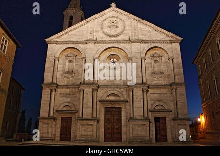 Kathedrale von Pienza bei Nacht, Toskana - HDR Stockfoto