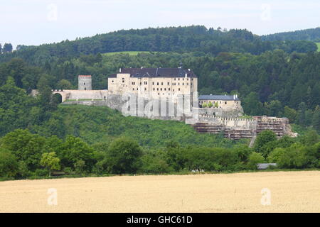 Landschaftsansicht Cesky Sternberk Burg, Tschechische Republik Stockfoto