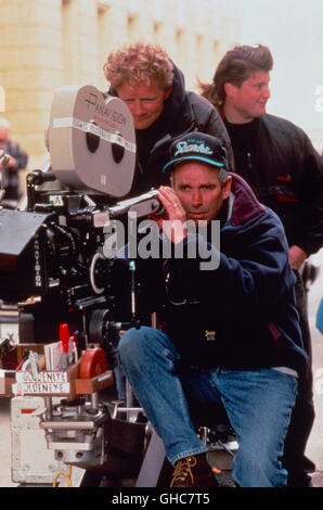 GOLDENEYE USA/UK 1995 Martin Campbell Regisseur MARTIN CAMPBELL mit Cine Kamera Regie: Martin Campbell Stockfoto
