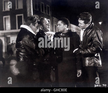 Feuer IN den Straßen UK 1961 Roy Ward Baker-Szene mit EARL CAMERON (Gabriel Gomez)-Regie: Roy Ward Baker Stockfoto