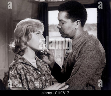 IN den Straßen UK 1961 Flamme, Roy Ward Baker Judy Gomez (ANN LYNN) und Gabriel Gomez (EARL CAMERON) Regie: Roy Ward Baker Stockfoto