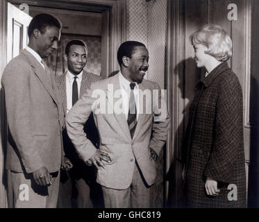 Flamme IN den Straßen UK 1961 Roy Ward Baker Szene mit JOHNNY SEKKA (links), SYLVIA SIMS Regie: Roy Ward Baker Stockfoto