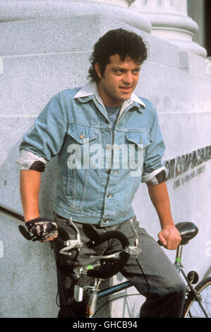 QUICKSILVER USA 1986 Thomas Michael Donnelly PAUL RODRIGUEZ (Hector) als einen Fahrradkurier, der davon träumt, ein besseres Leben für sich und seine Familie zu machen. Regie: Donnelly Stockfoto