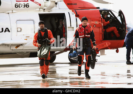 JEDE SEKUNDE ZÄHLT - GUARDIAN The Guardian USA 2006 Andrew Davis die Küstenwache Rettungsschwimmer Carl Billings (OMARI HARDWICK) und Ben Randall (KEVIN COSTNER) Regie: Andrew Davis aka. Der Wächter Stockfoto