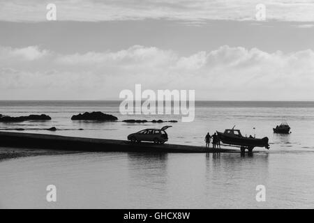 Flut am Hafen von La Rocque, Grouville, Jersey, Kanalinseln. Stockfoto