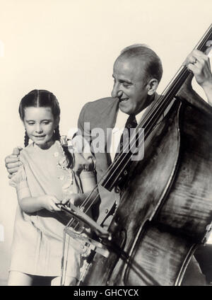 Musik für Millionen USA 1944 Henry Koster little Mike (MARGARET O'BRIEN) und Andrews (JIMMY DURANTE) mit Kontrabass. Regie: Henry Koster Stockfoto