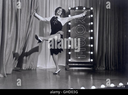 GYPSY USA 1962 Mervyn LeRoy ROSALIND RUSSELL (Rose Hovick) auf der Bühne tanzen. Regie: Mervyn LeRoy Stockfoto