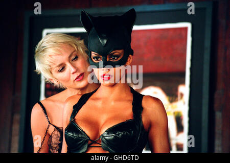 CATWOMAN / Catwoman USA 2004 / Pitof SHARON STONE (Laurel Hedare), HALLE BERRY (Geduld Philips/Catwoman) Regie: Pitof aka. Catwoman Stockfoto