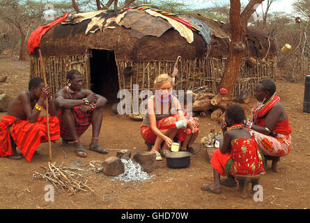 STERBEN, WEISSE MASSAI Deutschland 2005 Hermine Huntgeburth Carola (NINA HOSS) Beim Kochen. Regie: Hermine Huntgeburth Stockfoto