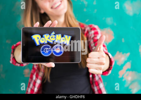 Ufa, Russland. -29 Juli: ein Android-Nutzer spielt Pokemon gehen, ein free-to-Play augmented Reality Handyspiel von Niantic für iOS und Android-Geräte entwickelt, 29. Juli 2016 in Ufa, Russland Stockfoto