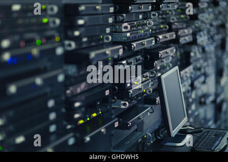 Computer und Server-Raum-Rack-panel Stockfoto