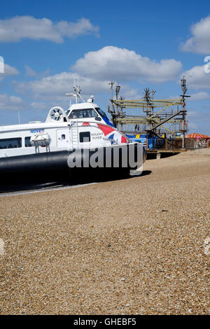 neue Hovertravel Hovercraft Solent Flyer unterziehen Probefahrten aus Southsea terminal England uk Stockfoto