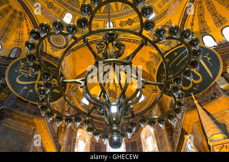Kronleuchter der Hagia Sophia in Istanbul. Stockfoto