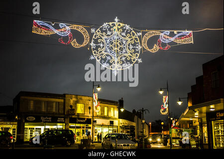 Festliche Beleuchtung in der Nacht in Calne Wiltshire UK Stockfoto