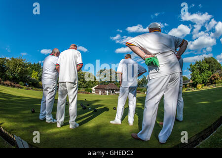 Ein Spiel der Schüsseln an eine englische Sommertag Stockfoto