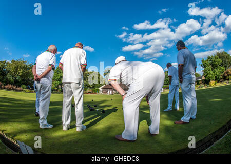 Ein Spiel der Schüsseln an eine englische Sommertag Stockfoto