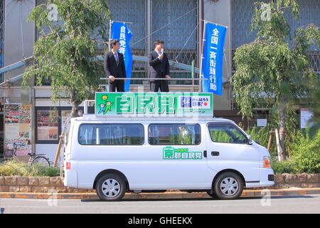 Japanische Politiker Rede in Kyoto Innenstadt von Japan. Stockfoto