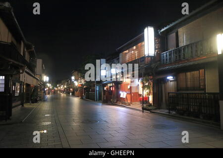 Gion Bezirk bei Nacht in Kyoto Japan. Stockfoto