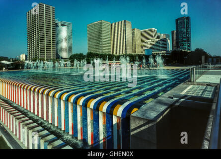 Trick Brunnen auf Esplanade du Général de Gaulle, La Défense, Paris, Frankreich. Stockfoto