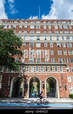 Der Eingang zum privaten Dolphin Square Anwesen in Pimlico, London, England, Großbritannien Stockfoto