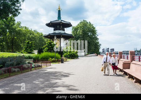 Die buddhistische Friedenspagode in Battersea Park, London, UK Stockfoto