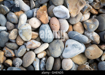 Meer Ufer glatte Kieselsteine Stockfoto