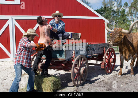 JACKASS Nummer zwei USA 2006 Jeff Tremaine RYAN DUNN, JOHNNY KNOXVILLE, BAM MARGERA Regie: Jeff Tremaine Stockfoto