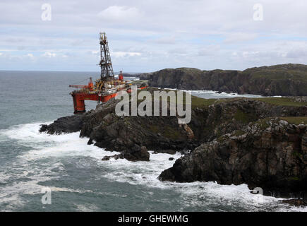 Die Transocean-Gewinner Bohranlage, nachdem es am Strand Dalmore im Bereich Carloway von der Isle of Lewis auf Grund lief. Stockfoto