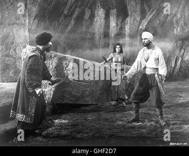 THE GOLDEN VOYAGE OF SINBAD UK/USA 1974 Gordon Hessler TOM BAKER als Koura, CAROLINE MUNRO als Margiana, JOHN PHILLIP LAW als Sinbad Regie: Gordon Hessler Stockfoto