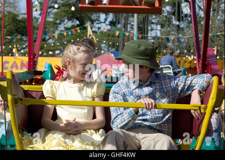 SCHWEINCHEN WILBUR UND SEINE FREUNDE Charlottes Web USA 2006 Gary Winick Charlottes Web / Farn (DAKOTA FANNING) Regie: Gary Winick aka. Charlottes Web Stockfoto