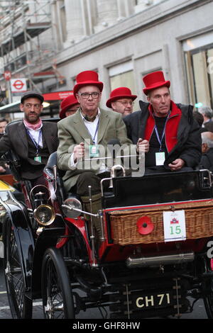 Peugeot Oldtimer Baujahr 1898 an der Regent Street Motor Show, 31. Oktober 2015, London, UK. Stockfoto