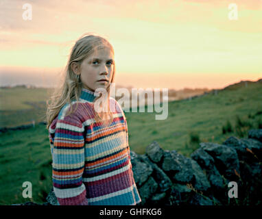 STERBEN, FARBE DER MILCH Ikke Naken Norwegen 2004 Die Farbe der Milch / Selma (JULIA KROHN) Regie: Torun Lian aka. Ikke Naken Stockfoto