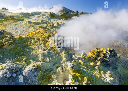 Den Schwefel Noten Rand des Ätna Krater Stockfoto