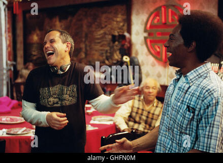 NORBIT Norbit USA 2007 Brian Robbins Norbit / Regisseur BRIAN ROBBINS mit EDDIE MURPHY am Set Regie: Brian Robbins aka. Norbit Stockfoto