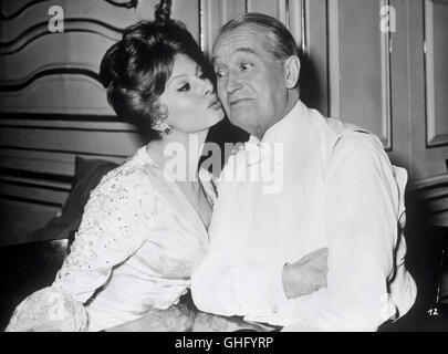 SOPHIA LOREN (als Prinzessin Olympia) und MAURICE CHEVALIER (als Prinz Philip) in "Ein Hauch von Skandal" (1960) Stockfoto