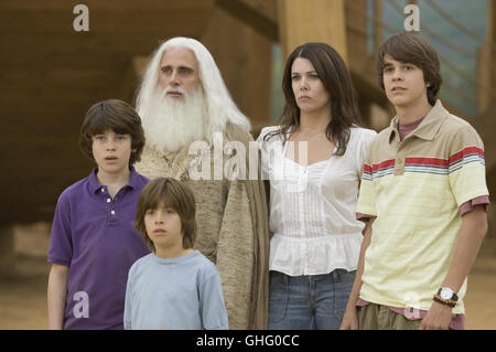 Evan Allmächtig / The Baxter (L, R)-Familie: Jordan (GRAHAM PHILLIPS), Ryan (JIMMY BENNETT), Evan (STEVE CARELL), Joan (LAUREN GRAHAM) und Dylan (JOHNNY SIMMONS) - in einer Komödie des biblischen Ausmaßes "Evan Almighty". Regie: Tom Shadyac aka. Evan Almighty Stockfoto