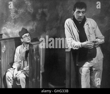 CLAUDE RICH (Ballochet), JEAN-PIERRE CASSEL (Corporal) Regie: Jean Renoir Stockfoto