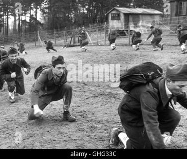 JEAN-PIERRE CASSEL (Corporal als Kriegsgefangener) Regie: Jean Renoir Stockfoto