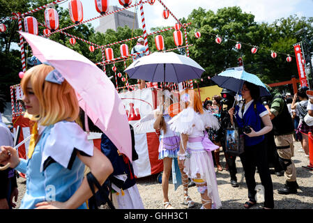 7. August 2016 - Fuß Cosplayer in einer Parade während des World Cosplay Summit in Nagoya, Japan. Die einwöchige Veranstaltung zieht Tausende von Cosplayer aus Japan und der ganzen Welt. Cosplay "oder" Kostüm abspielen, beinhaltet Teilnehmer anziehen und als Zeichen von TV, Filme, Comics und Videospielen. © Ben Weller/AFLO/Alamy Live-Nachrichten Stockfoto