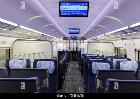 Berlin, Deutschland. 13. Sep, 2016. Blick auf die zweite Klasse des neuen ICE-Zuges der vierten Generation auf dem Betriebshof der Deutschen Bahn in Berlin, Deutschland, 13. September 2016. Foto: MAURIZIO GAMBARINI/Dpa/Alamy Live News Stockfoto