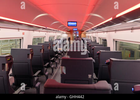 Berlin, Deutschland. 13. Sep, 2016. Blick auf die erste Klasse des neuen ICE-Zuges der vierten Generation auf dem Betriebshof der Deutschen Bahn in Berlin, Deutschland, 13. September 2016. Foto: MAURIZIO GAMBARINI/Dpa/Alamy Live News Stockfoto