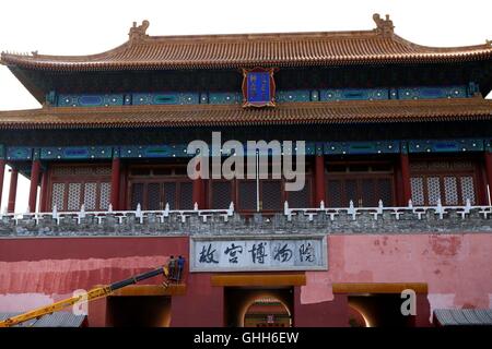 Peking, Peking, China. 27. Sep, 2016. Peking, CHINA-27 September 2016:? (REDAKTION? VERWENDEN SIE? NUR.? CHINA? RAUS) mehr als 30.000 Töpfe mit Chrysanthemen von Kaifeng Stadt sind auf dem Display im Palace Museum am 27. September 2016, Kennzeichnung der kommende Nationalfeiertag, die am 1. Oktober 2016 fällt. Die feinen Chrysanthemen von verschiedenen Arten sind in der verbotenen Stadt vom 27. September bis 16. Oktober 2016 präsentiert. Chrysantheme von Kaifeng Stadt, zentrale ChinaÂ¡Â¯s der Provinz Hunan, gilt als die erste Ebene Chrysantheme in China. © SIPA Asien/ZUMA Draht/Alamy Live-Nachrichten Stockfoto