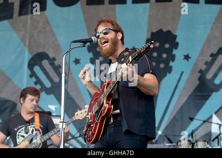 Franklin, uns. 28. Sep, 2016. Dan Auerbach führt mit seiner Band The Bogen während der Pilgerfahrt Festival im Park am Harlinsdale Hof in Franklin, Tennessee, USA, am 25. September 2016. Foto: Hubert Boesl/Dpa - NO-Draht-SERVICE-/ Dpa/Alamy Live News Stockfoto