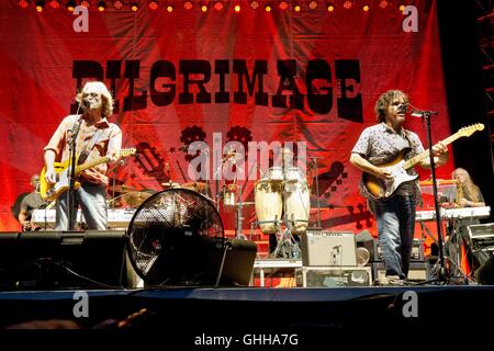 Franklin, uns. 28. Sep, 2016. Daryl Hall (l) und John Oates der Halle & Oates führen während der Pilgerfahrt Festival im Park am Harlinsdale Hof in Franklin, Tennessee, USA, am 25. September 2016. Foto: Hubert Boesl/Dpa - NO-Draht-SERVICE-/ Dpa/Alamy Live News Stockfoto