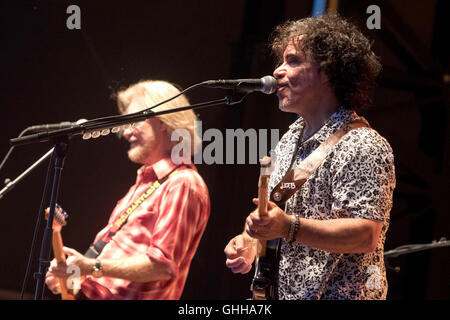 Franklin, uns. 28. Sep, 2016. Daryl Hall (l) und John Oates der Halle & Oates führen während der Pilgerfahrt Festival im Park am Harlinsdale Hof in Franklin, Tennessee, USA, am 25. September 2016. Foto: Hubert Boesl/Dpa - NO-Draht-SERVICE-/ Dpa/Alamy Live News Stockfoto